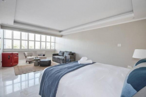 Beautiful Studio Apartment in Mouille Point